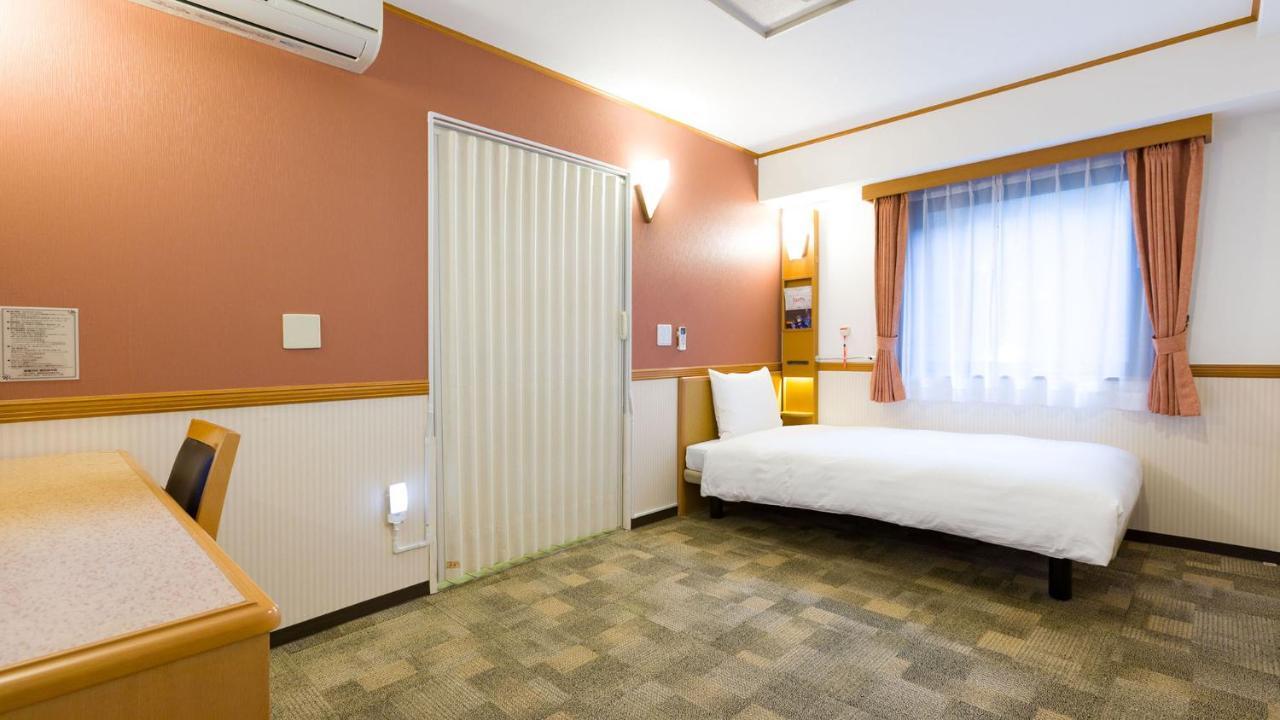 Toyoko Inn Shin-Yokohama Ekimae Honkan Exterior foto